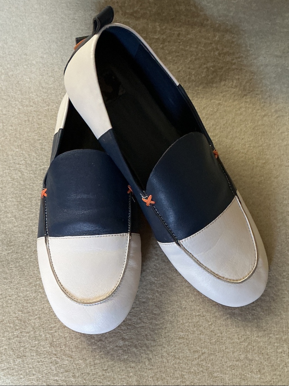 Tory Burch Women's Navy and White Two-Tone Leather Moccasins